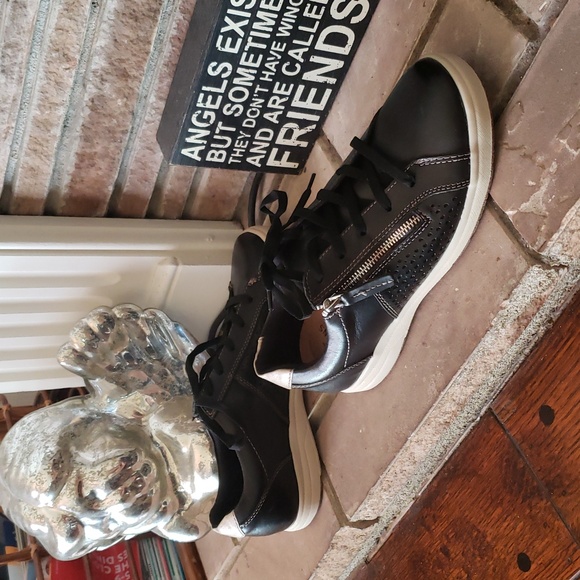 Earth Origins Netta Round Toe Casual Lace Up Sneakers Size 8 - Picture 3 of 15